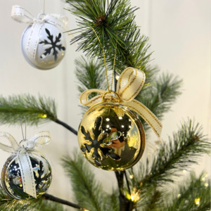 Noel: Six Pack Snowflake Metal Bells