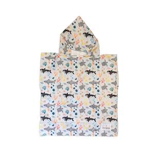 Ss 22: HOODED BEACH TOWEL - SHARK