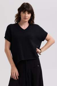 Textured V Top / Black