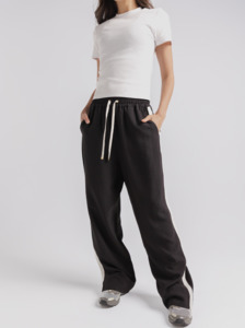 Weekender Pant in Black