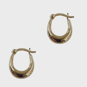 Earrings: Bulbous Loop Hoop Earring in Gold
