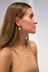 Willow Luxe Gracie Pearl Huggies - Silver