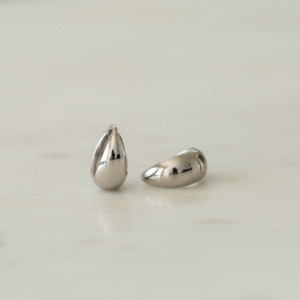 Sleepers: Sophie Drop Huggies - Silver