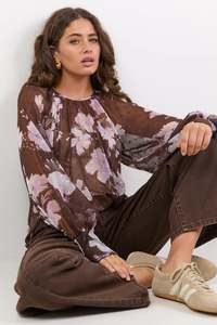 Good Friday Discount: Stories Be Told Cosmopolitan Cocoa Blossom Crew Neck Long Sleeve Top - Cocoa Blossom