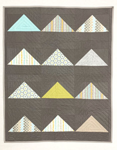 Triangles baby quilt Stitched By Pippi