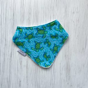 Products: Dribble Bib – Turtles – StitchGirl