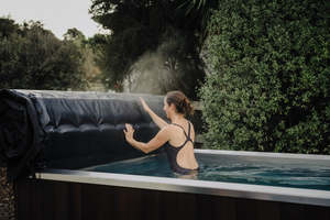 All: 4.5m x 2.0m cover - Rollaway insulated lockable cover with brackets