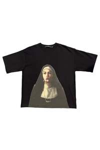 GOD IS A WOMAN T-SHIRT - RELAXED FIT