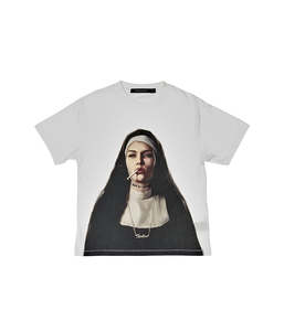 GOD IS A WOMAN T-SHIRT - VINTAGE FIT