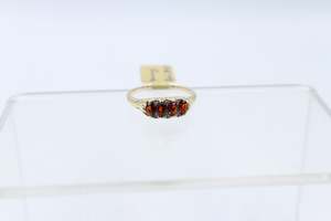 Gold Ladies Rings: 9ct Gold Garnet & Diamond ring SYR7987