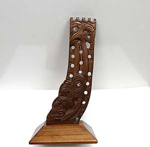 Maori Arts: Wooden Stern on a Base WM544 40cm