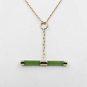 9ct Gold Set New Zealand Greenstone Fob with 9ct Gold Chain SJ110