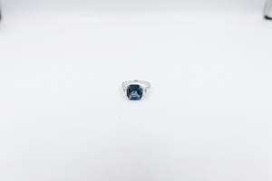9ct White Gold Blue Topaz and Diamond Ring 28660