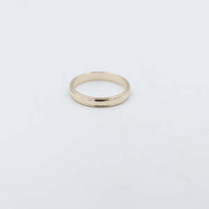 Gold Mens Ring: 9ct Gold faceted Wedding Band HD3371/2.5