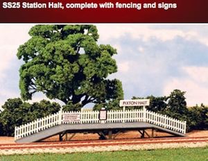 Wills SS25 Station Halt, complete with fencing and signs OO Scale