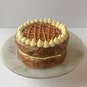 Cakes: Banana Cake with Caramel Filling and Vanilla Buttercream