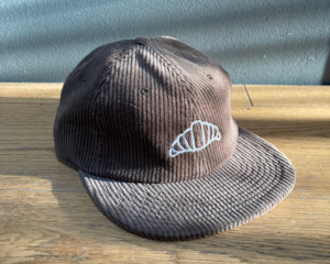 Merchandise: Rüdi’s Iconic Croissant Cap in Corduroy