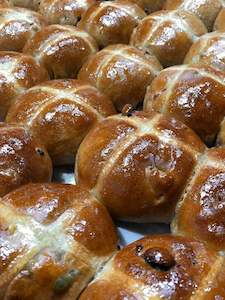 Kirikiriroa Easter Pre Orders: PRE-ORDER EASTER: Rüdi's Sourdough HXB (Dozen)