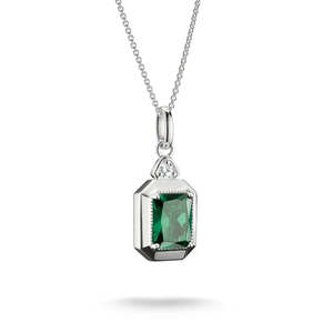 Necklace: ELYNDRA GREEN PENDANT