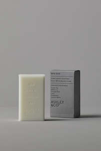 Ashley & Co Mini Bar - Parakeets & Pearls