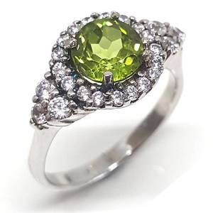Gemstone Engagement Rings: Pedoretes