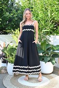 New U Collection: New U Collection | Ric Rac Tiered Maxi Dress - Black/Light Peach