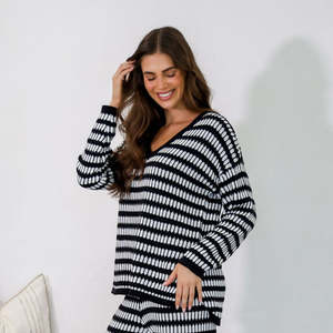 Label of Love | V-Neck Jumper - Black/White