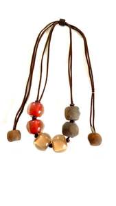 Colourful Beads Summer 22: 40101200468Q06 COLOURFUL BEADS Browns/Red adjustable