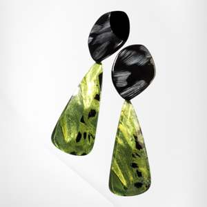 Mixed Earrings: 8400504GREEQ00 SAFIYA green stud