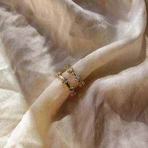 Ebony Earrings - Gold