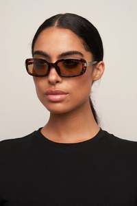Delilah Tort/Brown
