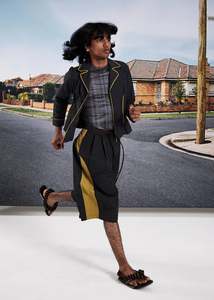 Contrast Short in Black & Khaki