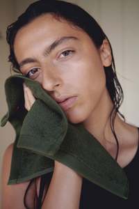 Accessories: Agnes Face Cloth in Moss