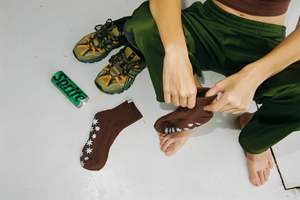 Grip Socks in Brown & Baby Blue Star