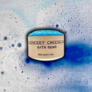 Super Fizzy Bath Bombs: Blueberry cheesecake bath bomb
