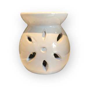 Wax Melts: Mini cream flower oil burner.