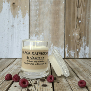 Black Raspberry & Vanilla scented soy candle. 50g