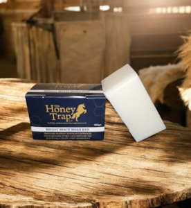 Shampoo Conditioner: The Honey Trap Bright White Wash Bar