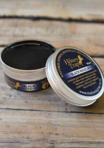Grooming: The Honey Trap Black Makeup