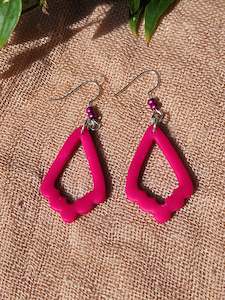 Products: Magenta Matte Scallop Drop Earrings