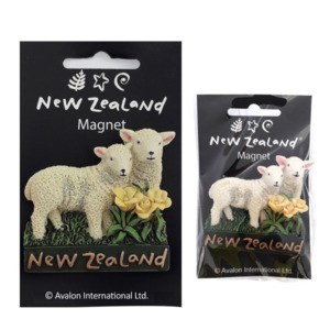Magnets Keyrings: Magnet - Lambs with Daffodils