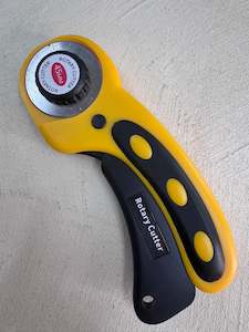 Sewing Accessories: Rotary Cutter - Yellow