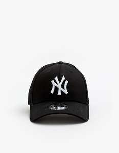 New Era: New York Yankees 9FORTY Strapback Cap - Black/White
