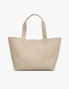 C M: Ezra Tote - Chalk