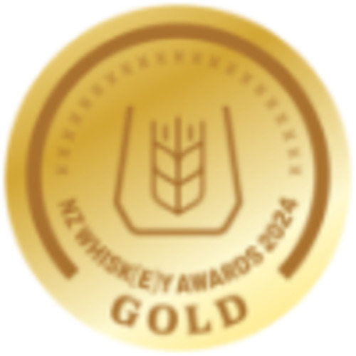 Blended Whisky: Chivas Regal 18YO Gold Signature 700ml - Blended Whisky Super Liquor