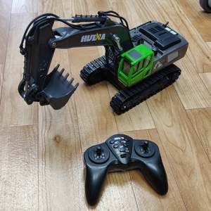 R C Toys: Remote control Digger