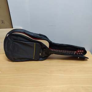 Guitar case (up to 41 inches)