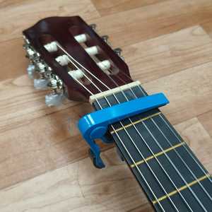 Guitar Accessories: Guitar capo
