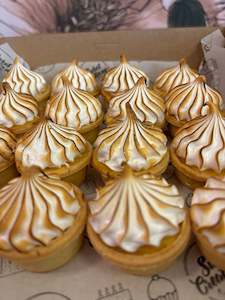 cupcakes: Mini Lemon meringue pies