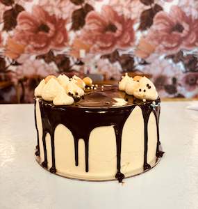Classic Cake Collection: Chocolate and Caramel Cake